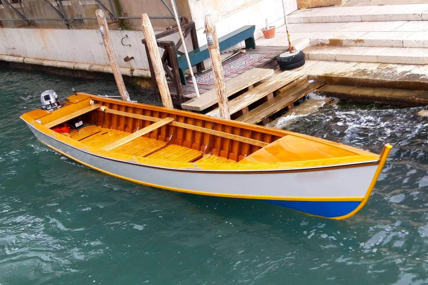 typical-venetian-boat-tour