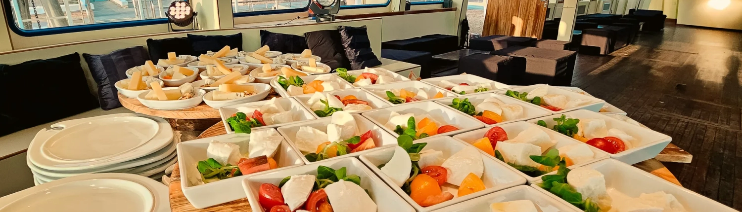 Catering a buffet per eventi informali in barca a Venezia - Dream Boat Venice