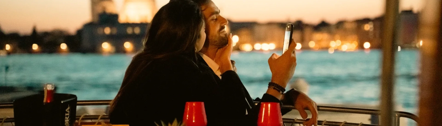 romantic-boat-tour-in-venice-for-couples